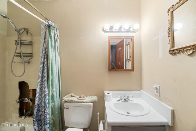 bathroom featuring vanity, a shower with shower curtain, and toilet