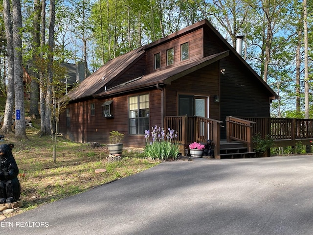 view of front of home featuring a wooden deck