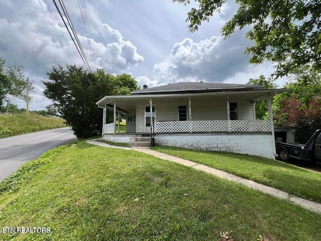 view of front of house featuring covered porch and a front yard