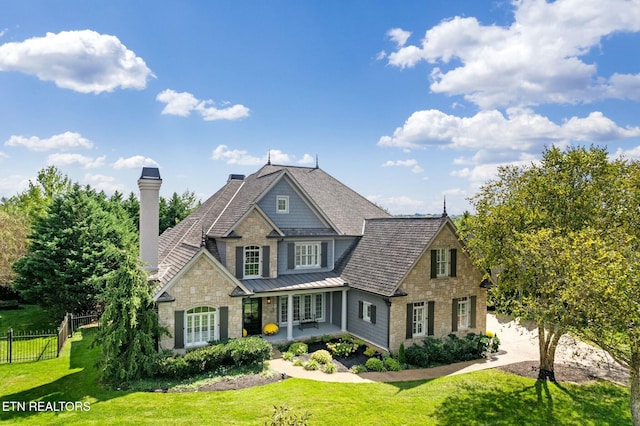 view of front of house featuring a front yard