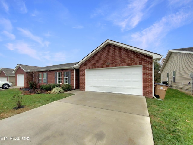 view of front facade featuring a garage and a front yard