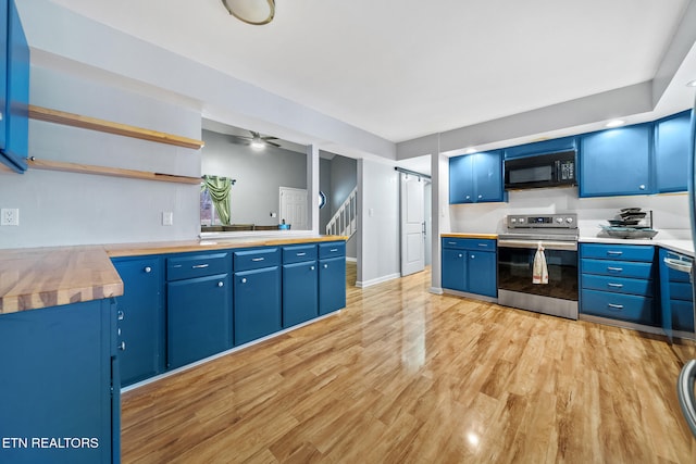 kitchen featuring light hardwood / wood-style flooring, blue cabinets, ceiling fan, and electric stove