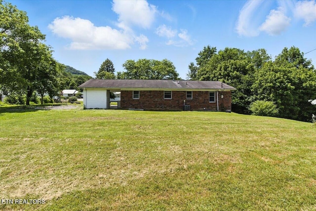 505 S S 38th St, Middlesboro, KY 40965 - back of house featuring a yard and brick siding