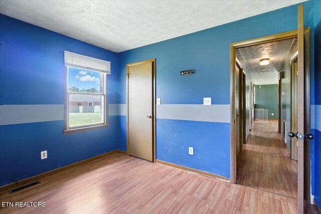505 S S 38th St, Middlesboro, KY 40965 - unfurnished room with a textured ceiling and wood finished floors