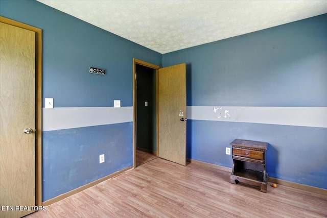 505 S S 38th St, Middlesboro, KY 40965 - unfurnished room featuring wood finished floors and a textured ceiling