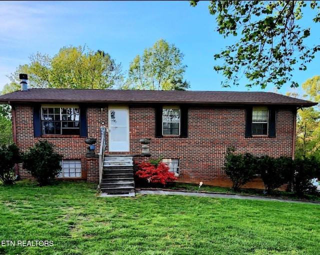 view of front of house with a front lawn