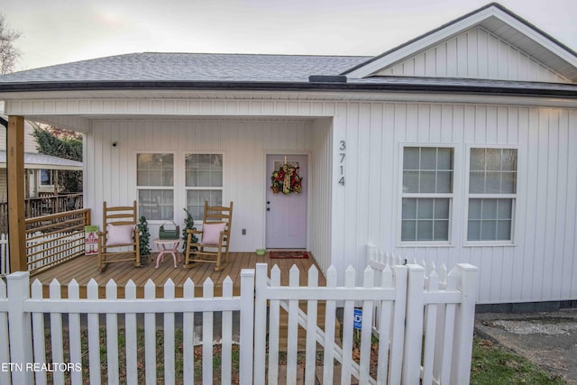 view of front facade with covered porch