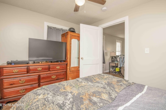 bedroom featuring ceiling fan and a textured ceiling