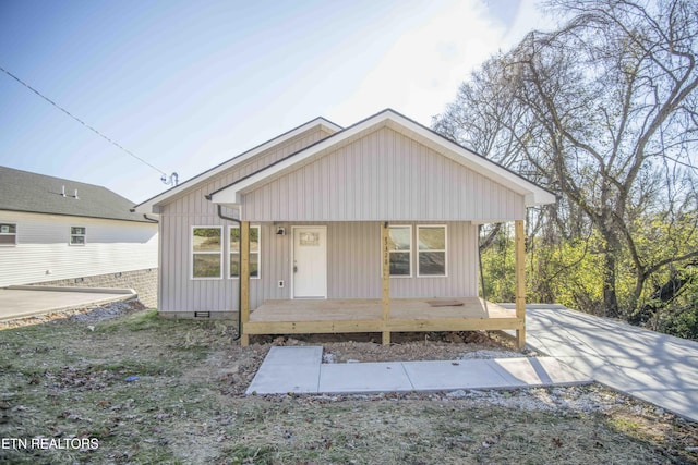 view of front of property with a porch