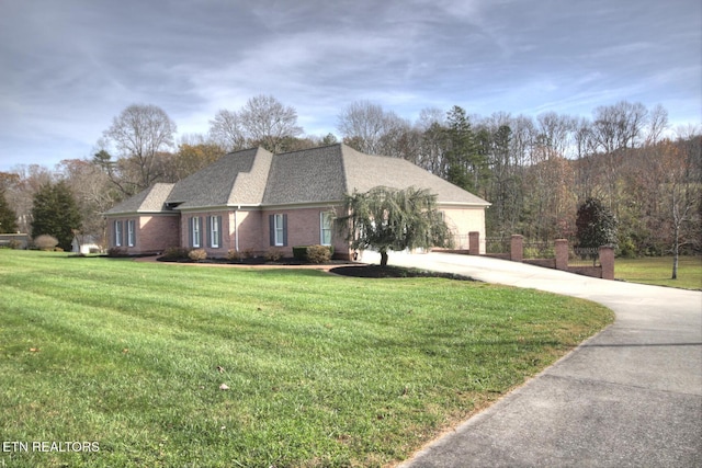 view of front of house with a front lawn