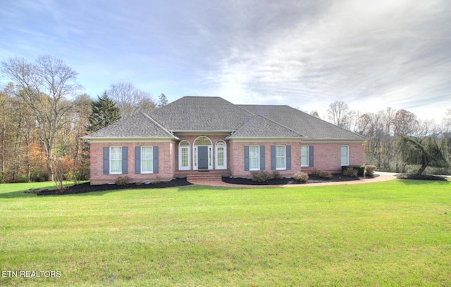 single story home with a front lawn