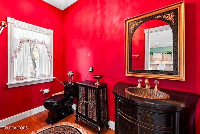 bathroom featuring hardwood / wood-style floors, vanity, toilet, and ceiling fan