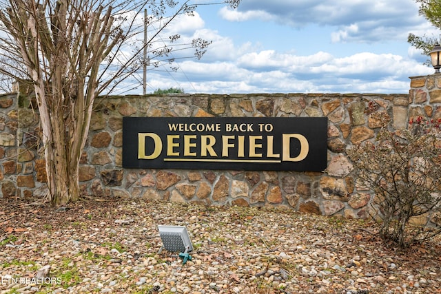 view of community / neighborhood sign