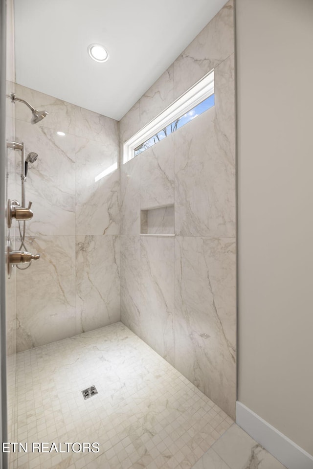 bathroom featuring a tile shower