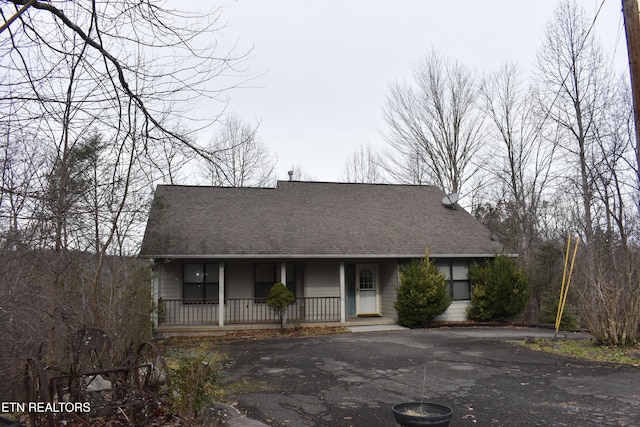 view of front facade with a porch