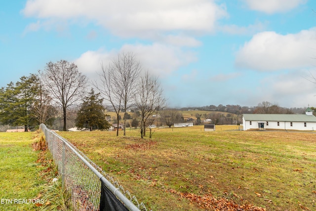 view of yard featuring a rural view