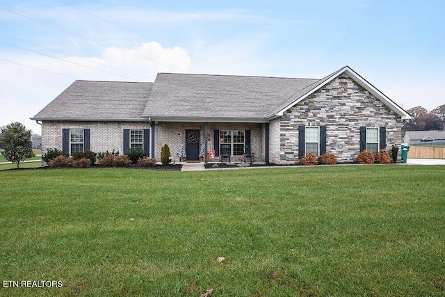 ranch-style house featuring a front yard