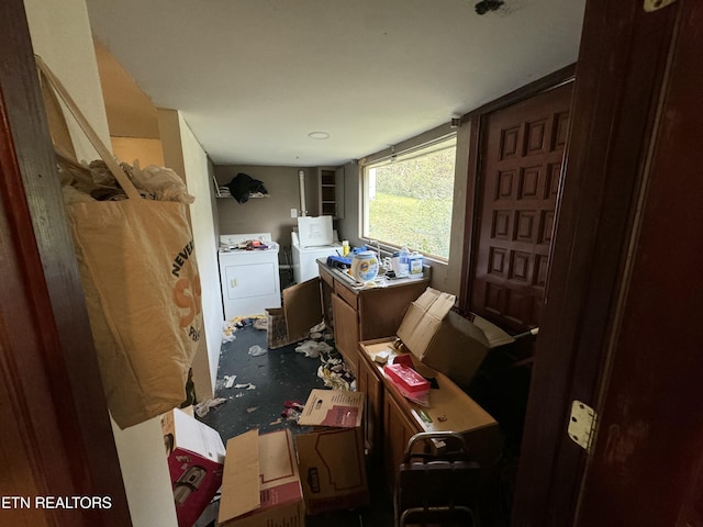 miscellaneous room featuring washing machine and clothes dryer