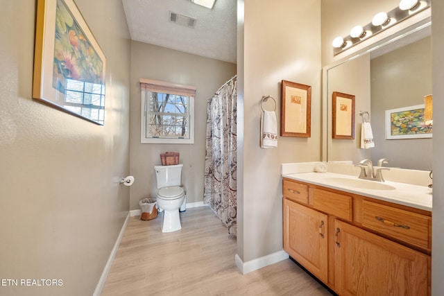 1132 E Foothills Dr, Gatlinburg, TN 37738 - full bath featuring vanity, wood finished floors, and curtained shower