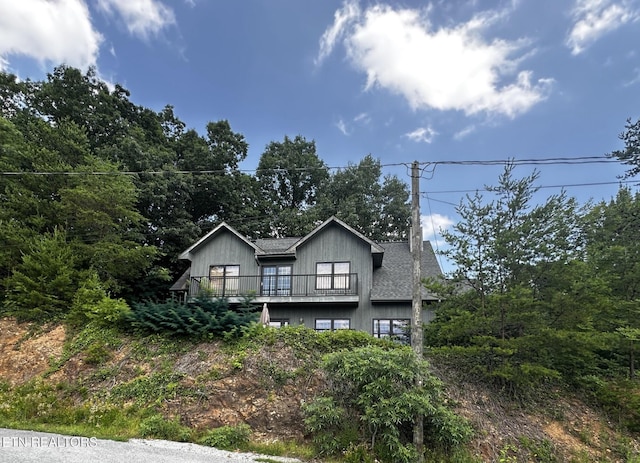 1132 E Foothills Dr, Gatlinburg, TN 37738 - view of front of property featuring a chimney and a wooden deck