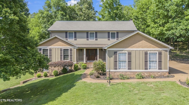 view of front of house featuring a front yard