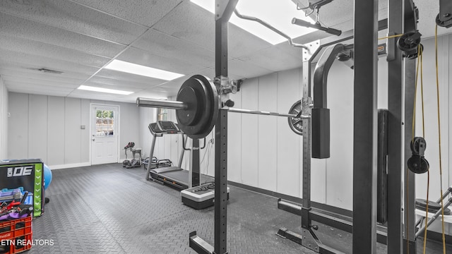 exercise room featuring a drop ceiling