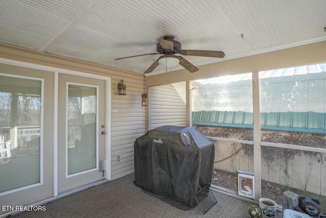 sunroom featuring ceiling fan