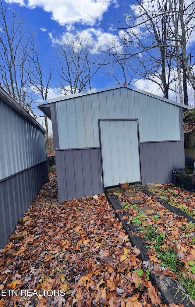 view of outbuilding