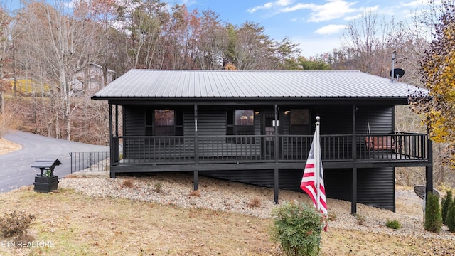 view of front facade with covered porch