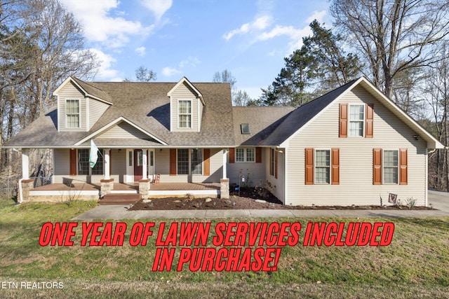 view of front of property featuring covered porch, a shingled roof, and a front lawn