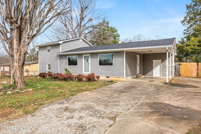 view of front of house featuring a front yard and a carport