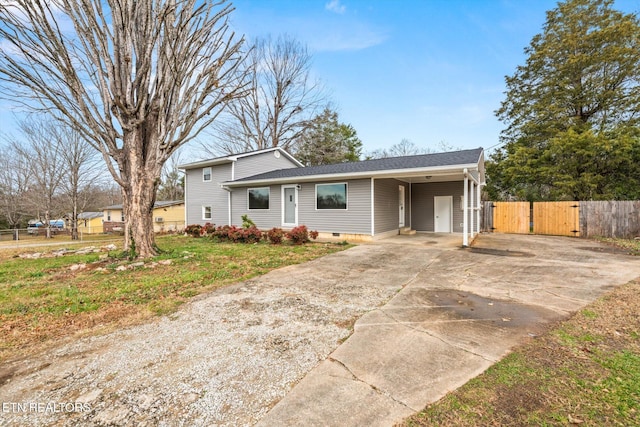 view of front of property featuring a carport