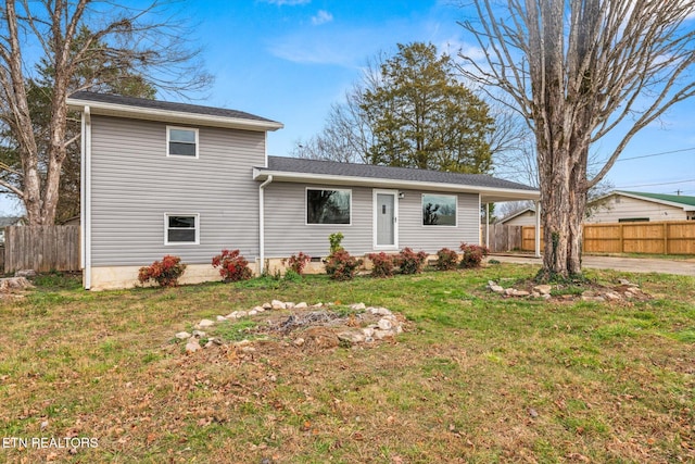 view of front of property with a front yard