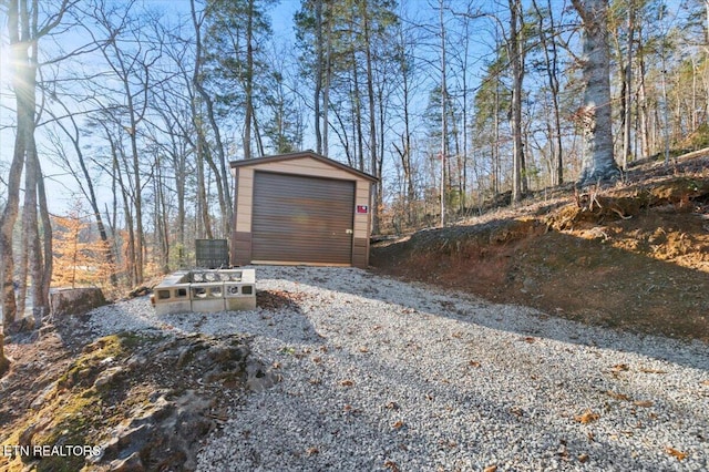 view of yard featuring a garage and an outdoor structure