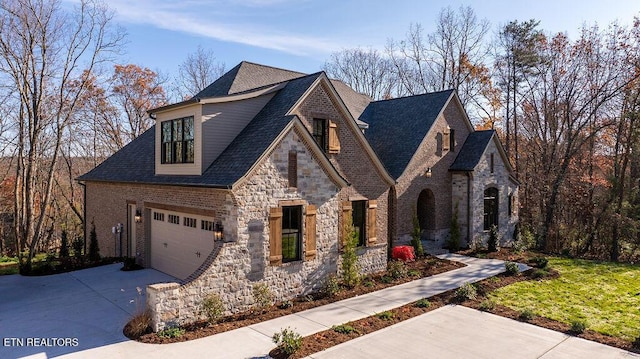 view of front facade featuring a garage