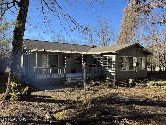 view of front of home featuring a porch