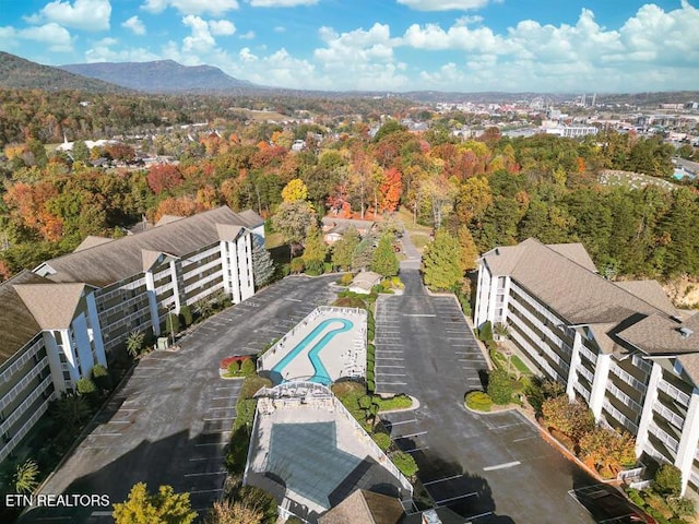 birds eye view of property featuring a mountain view