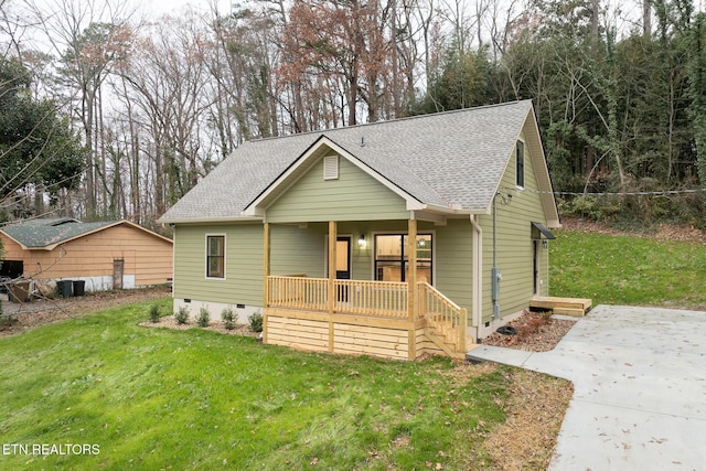 view of front of house with covered porch and a front yard