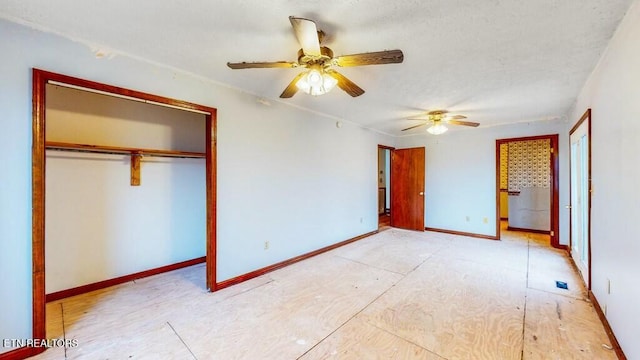 unfurnished bedroom with ceiling fan and a closet