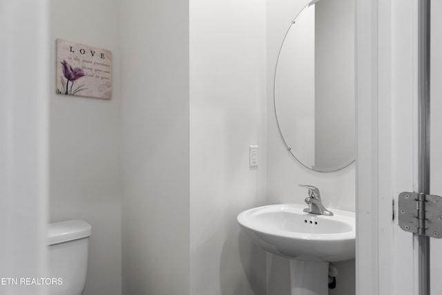 bathroom featuring toilet and sink