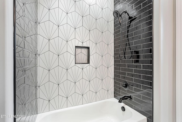 bathroom featuring tiled shower / bath