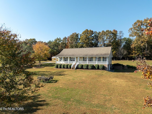 view of front facade featuring covered porch and a front yard