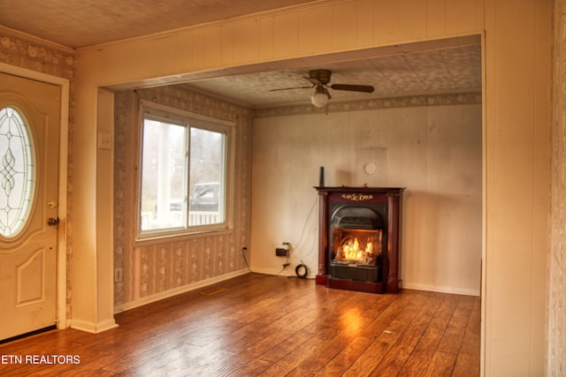 entryway with hardwood / wood-style floors, ceiling fan, and crown molding