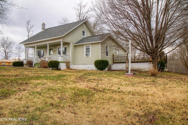 view of front facade featuring a porch and a front yard