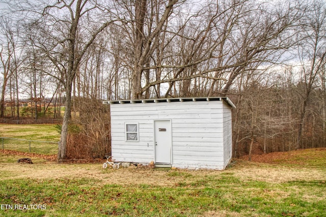 view of outdoor structure featuring a yard