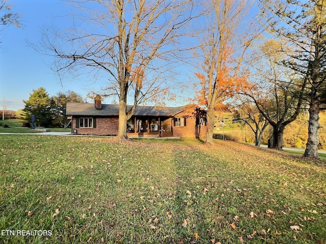 view of front of home with a front lawn