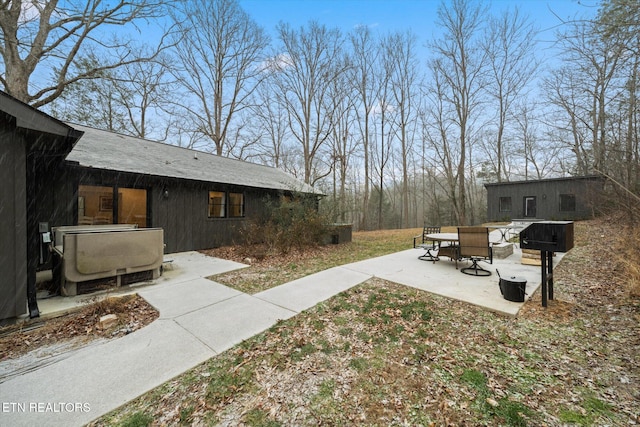 view of yard featuring a patio