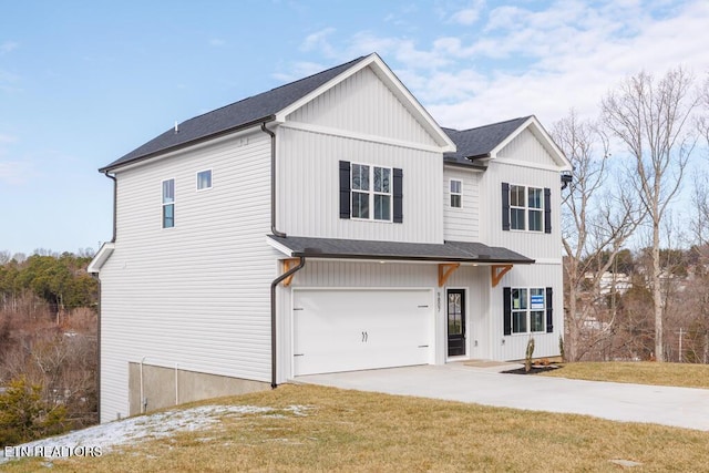 view of front of house featuring a garage and a front yard