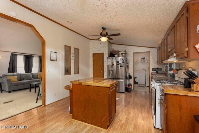 kitchen featuring ceiling fan, white gas range oven, stainless steel fridge with ice dispenser, light hardwood / wood-style flooring, and ornamental molding