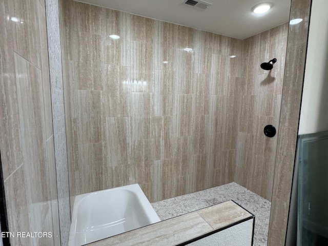 bathroom featuring tiled shower / bath combo